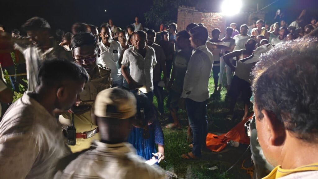 ब्रेकिंग: गया में 30 फीट गहरे बोरवेल में फंसा 3 साल का बच्चा, देखें तस्वीर, राहत व बचाव कार्य जारी 2 image editor output image 968925495 17842157272752680445078845938378 ब्रेकिंग: गया में 30 फीट गहरे बोरवेल में फंसा 3 साल का बच्चा, देखें तस्वीर, राहत व बचाव कार्य जारी