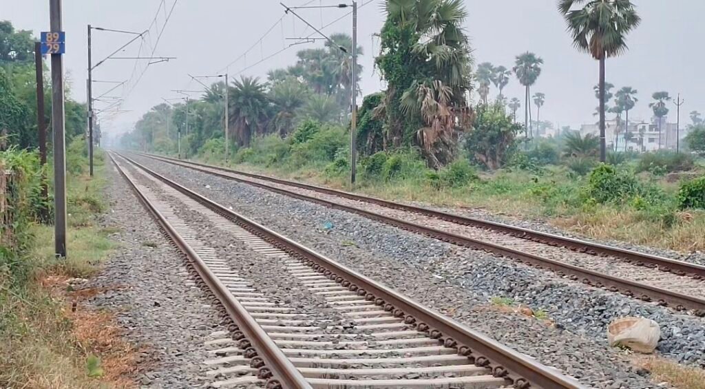 गया-पटना रेलखंड पर ट्रेन से कटकर एक व्यक्ति की मौत, मृतक गया का था रहने वाला 1 image editor output image 993503439 17838587142512709889339167751557 गया-पटना रेलखंड पर ट्रेन से कटकर एक व्यक्ति की मौत, मृतक गया का था रहने वाला