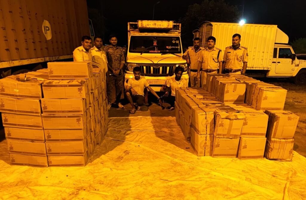 गया में फिर पकड़ी गई भारी मात्रा में विदेशी शराब, 3720 बोतल शराब के साथ दो तस्कर गिरफ्तार, नहीं थम रहा सिलसिला 1 image editor output image 1204169138 17860196019418944351828795128132 गया में फिर पकड़ी गई भारी मात्रा में विदेशी शराब, 3720 बोतल शराब के साथ दो तस्कर गिरफ्तार, नहीं थम रहा सिलसिला