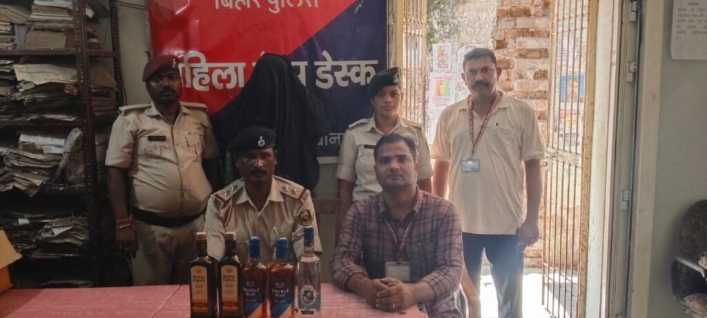 image editor output image 2046226256 17865316875783556929151372838130 गया जंक्शन पर RPF-GRP की संयुक्त कार्रवाई, 3.75 लीटर विदेशी शराब के साथ दरभंगा का युवक गिरफ्तार