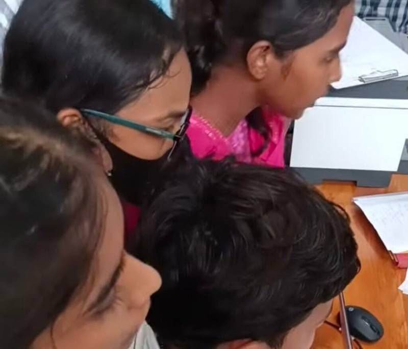 वरदा हाई स्कूल छोटकी नवादा के छात्र-छात्राओं ने प्रभारी प्रधानाचार्य पर लगाए गंभीर आरोप, जनता दरबार में पहुंची छात्र छात्राएं 1 image editor output image 699183650 17863708152897053256977324906487 वरदा हाई स्कूल छोटकी नवादा के छात्र-छात्राओं ने प्रभारी प्रधानाचार्य पर लगाए गंभीर आरोप, जनता दरबार में पहुंची छात्र छात्राएं
