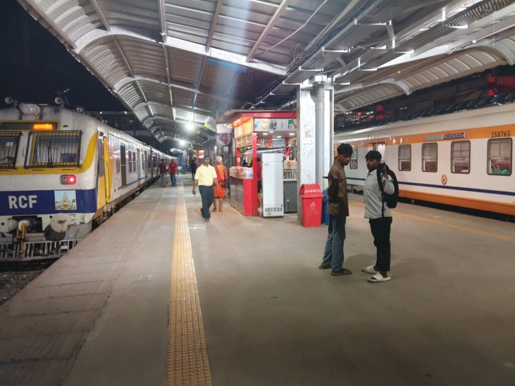 गया समेत 15 स्टेशनों का बदल रहा स्वरूप, ब्रिटिश शासन की छाप से होंगे मुक्त, डीडीयू से अधिक गया जंक्शन पर यात्रियों का दबाव 3 image editor output image 816920981 17868838920942073135634987470604 गया समेत 15 स्टेशनों का बदल रहा स्वरूप, ब्रिटिश शासन की छाप से होंगे मुक्त, डीडीयू से अधिक गया जंक्शन पर यात्रियों का दबाव