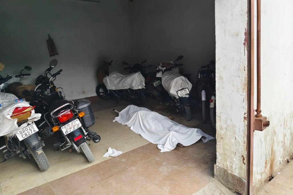 पुरुषोत्तम एक्सप्रेस में यात्री की तबीयत बिगड़ी, गया जंक्शन पर मौत, रेलकर्मी ने दिया सीपीआर 1 image editor output image2132954945 17855822798862141793243764581991 पुरुषोत्तम एक्सप्रेस में यात्री की तबीयत बिगड़ी, गया जंक्शन पर मौत, रेलकर्मी ने दिया सीपीआर